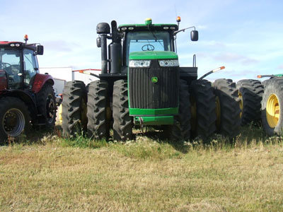 John Deere 9560R Tractor picture