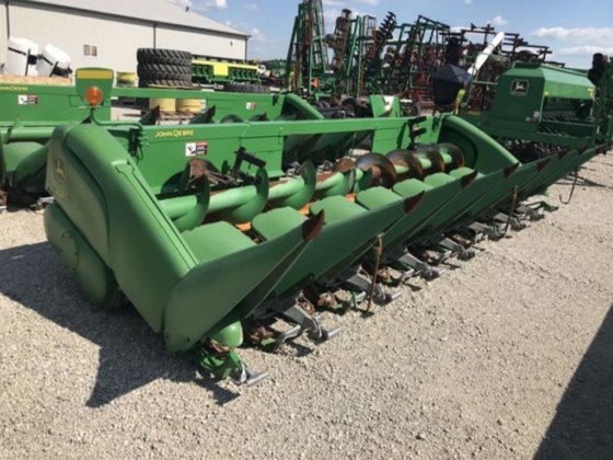 John Deere 608C Harvester Header picture