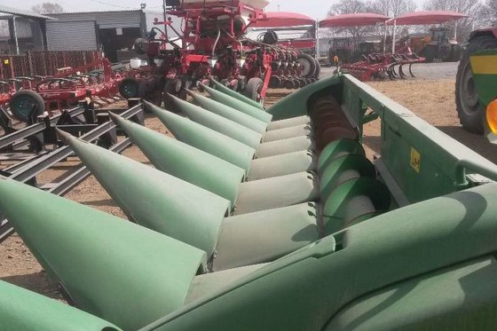 John Deere 608C Harvester Header picture