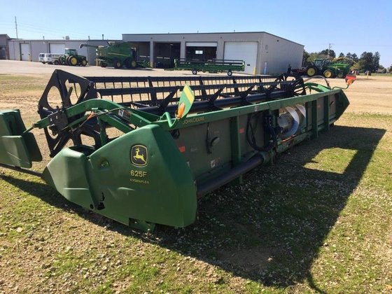 John Deere 625F Harvester Header picture
