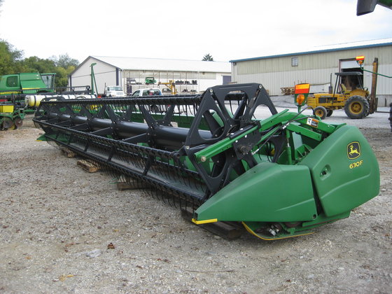 John Deere 630F Harvester Header picture