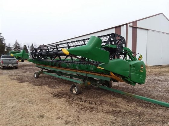 John Deere 630F Harvester Header picture