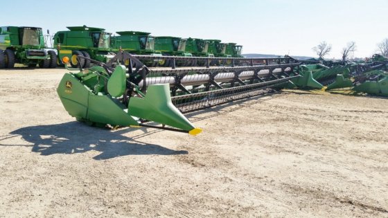John Deere 635F Harvester Header picture
