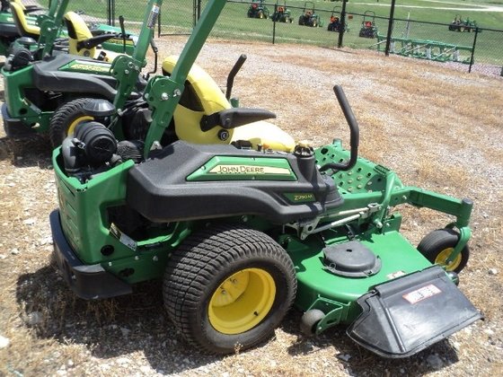 John Deere Z950M Lawn Mower picture