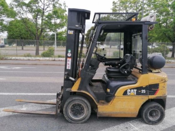 Caterpillar GP25NT Forklift picture