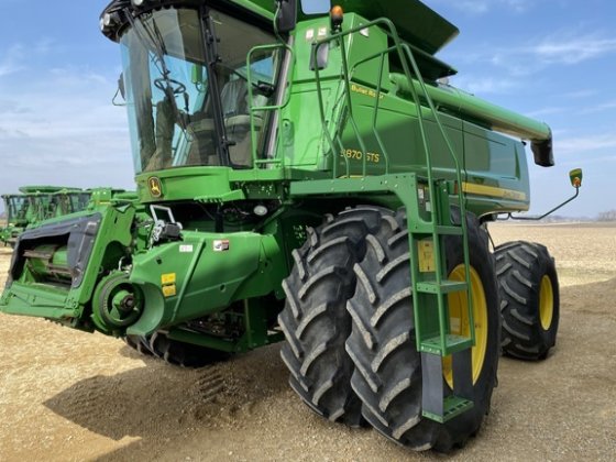 John Deere 9870 STS Combine picture