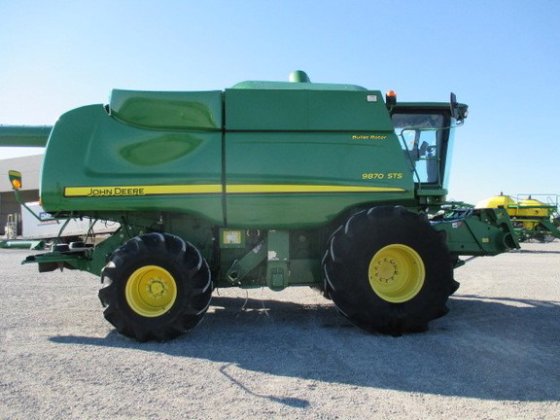 John Deere 9870 STS Combine picture