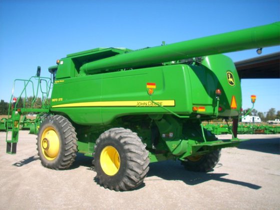 John Deere 9870 STS Combine picture