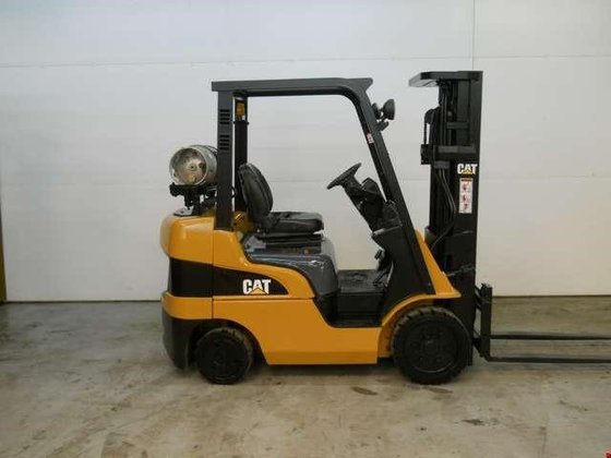 Caterpillar C5000 Forklift picture