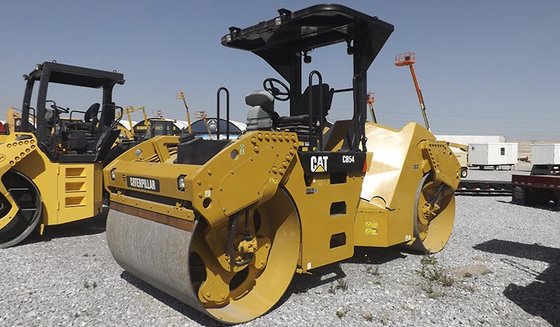 Caterpillar CB54 Compactor picture