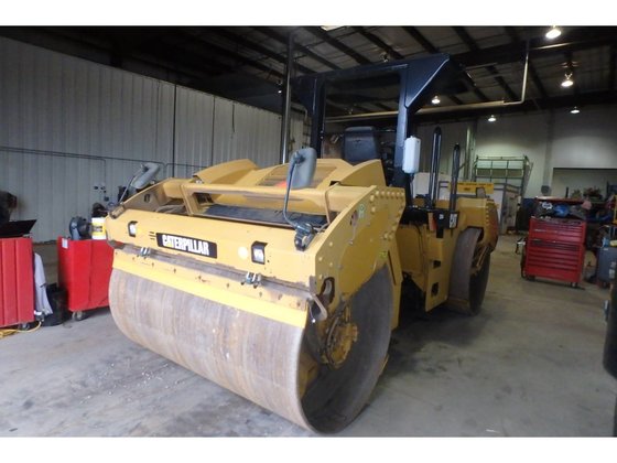 Caterpillar CB64 Compactor picture