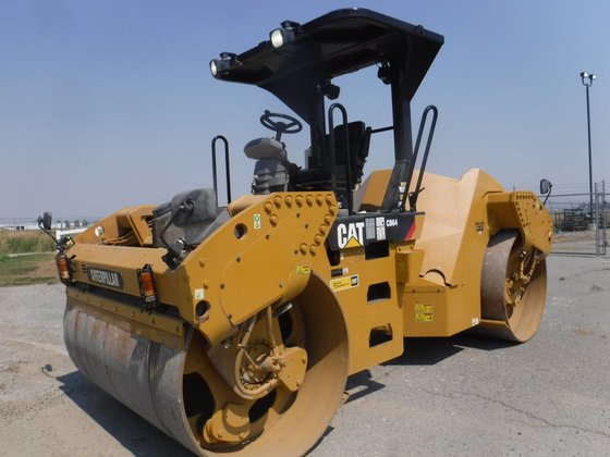 Caterpillar CB64 Compactor picture