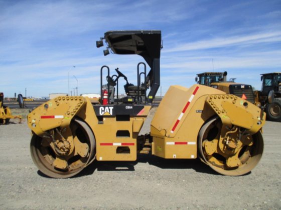 Caterpillar CB64 Compactor picture