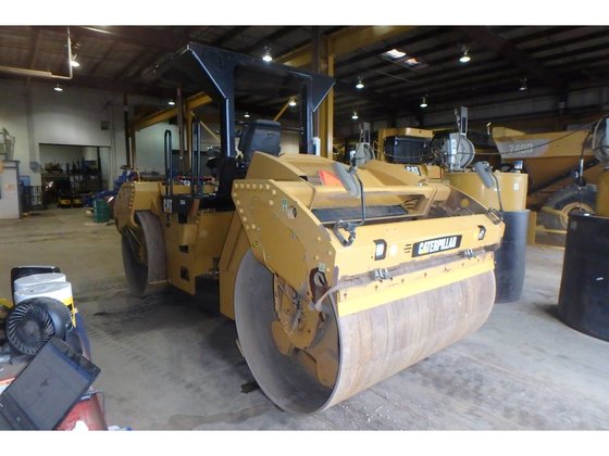Caterpillar CB64 Compactor picture
