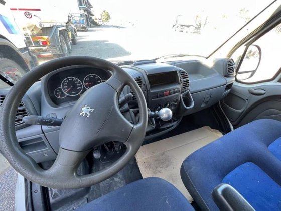 Peugeot Boxer Van picture