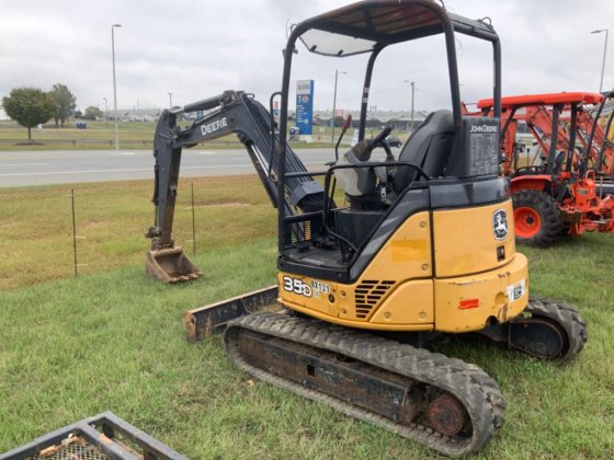 John Deere 35D Excavator picture