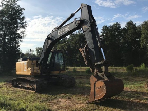 John Deere 210G Excavator picture