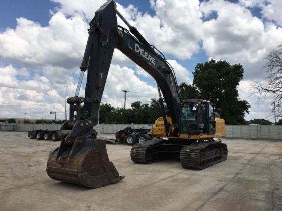 John Deere 350G LC Excavator picture