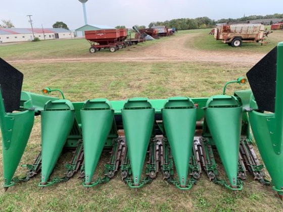 John Deere 693 Harvester Header picture