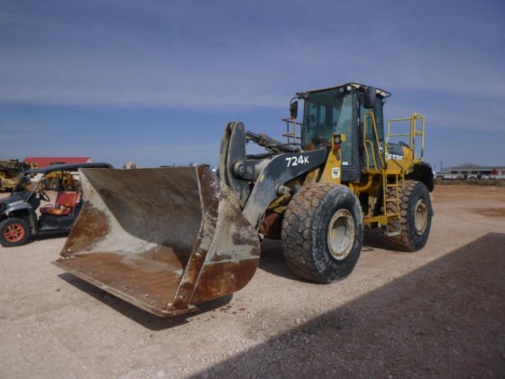 John Deere 724K Wheel Loader picture