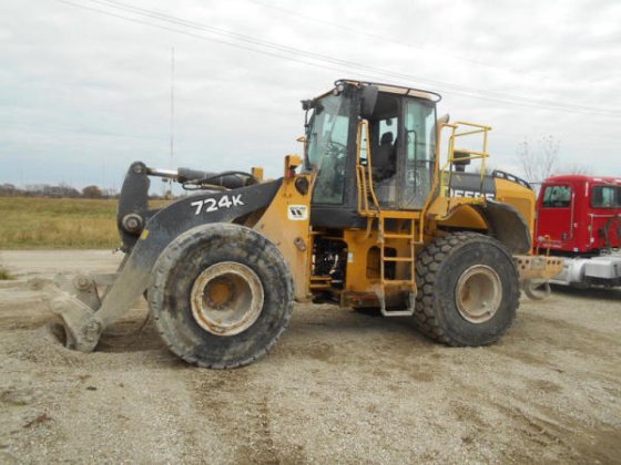 John Deere 724K Wheel Loader picture