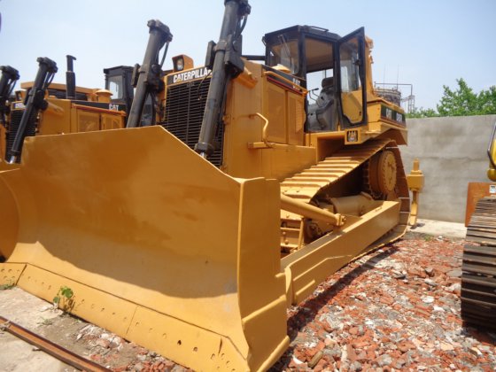 Caterpillar D8 Dozer picture