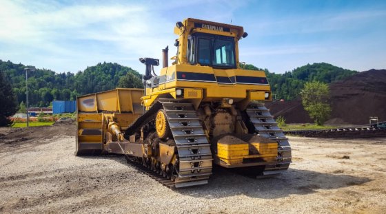 Caterpillar D9 Dozer picture