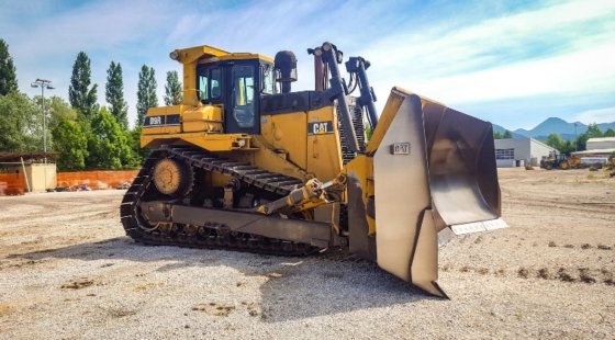 Caterpillar D9 Dozer picture