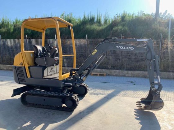 Volvo EC15B Excavator picture