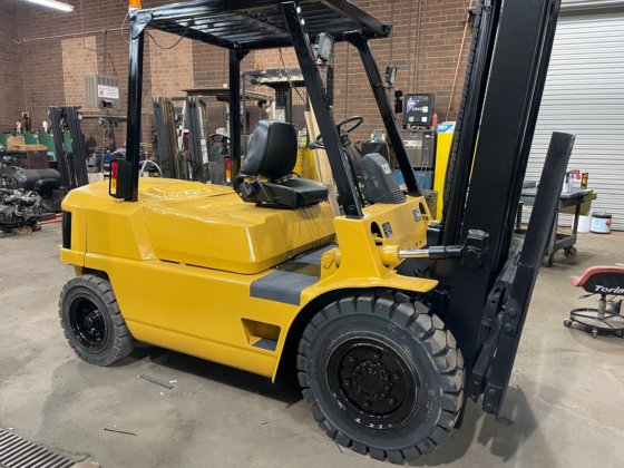 Caterpillar DP40 Forklift picture