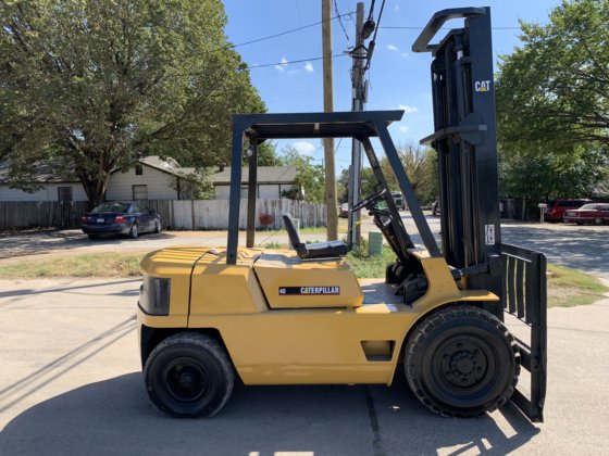 Caterpillar DP40 Forklift picture