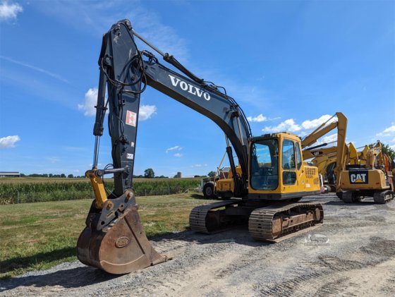 Volvo EC160B Excavator picture