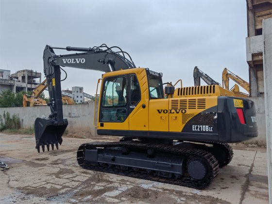 Volvo EC210B Excavator picture