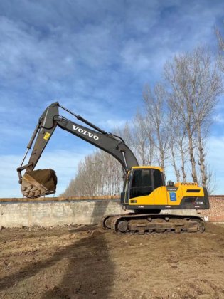 Volvo EC220D Excavator picture