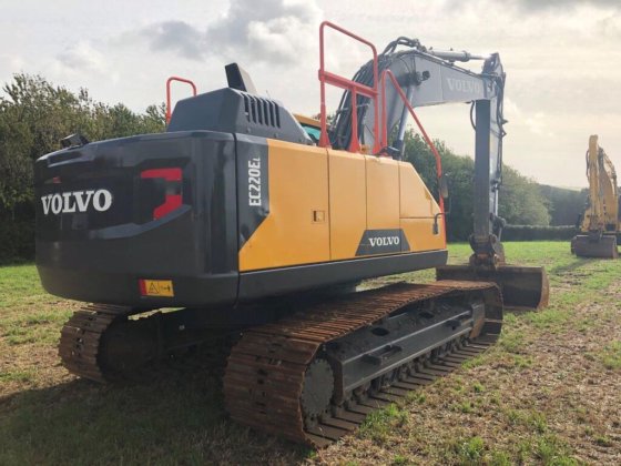 Volvo EC220EL Excavator picture