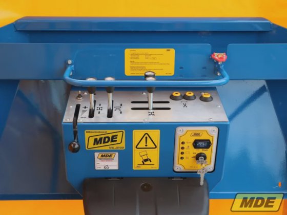 MDE Plate-forme d'élagage Crawler 325B