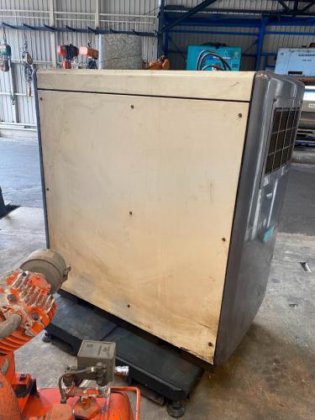 スクリューコンプレッサー　Screw Compressor