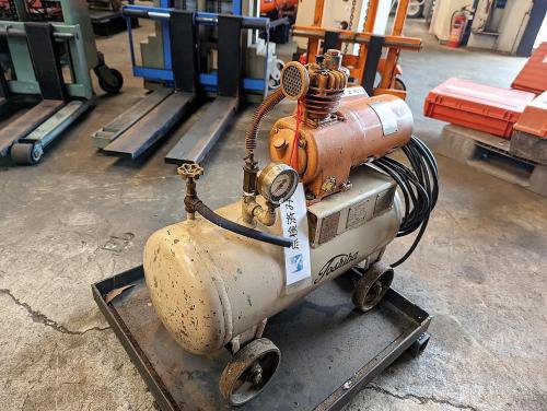 コンプレッサー　Compressor