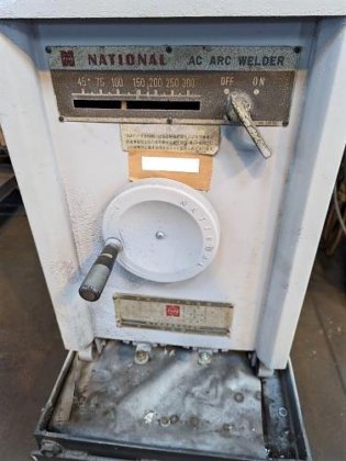 アーク溶接機　Welding Machine