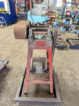 带式砂光机 带式砂光机。