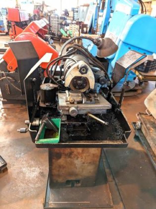 工具研削盤　Tool Grinding Machine