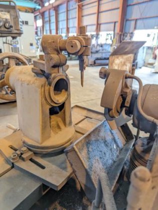 工具研削盤　Tool Grinding Machine