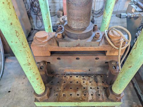 プレス機　Press Machine