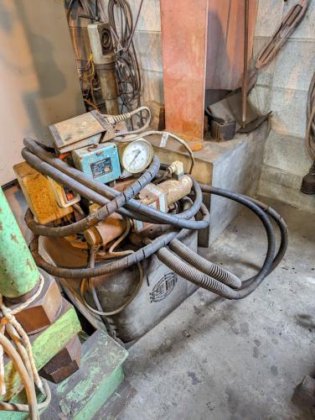 プレス機　Press Machine