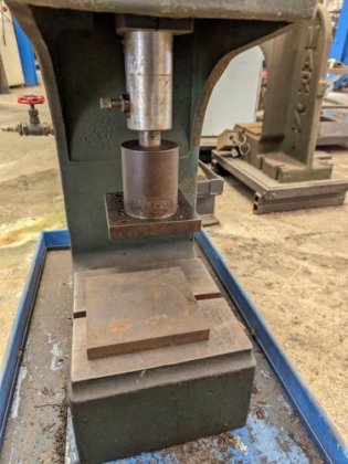 プレス機　Press Machine