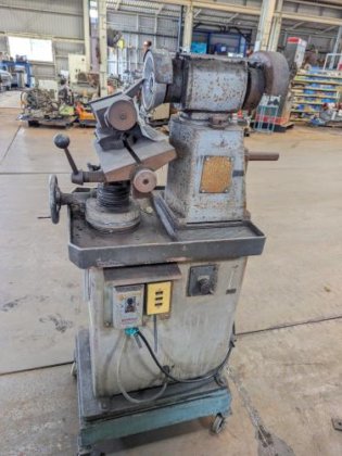 工具研削盤　Tool Grinding Machine