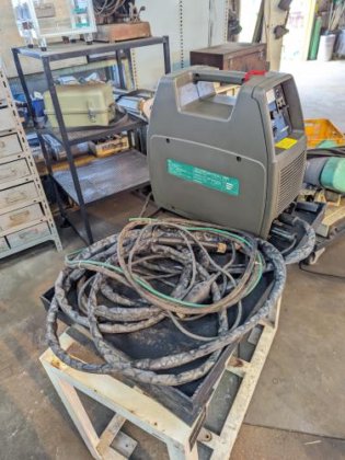 プラズマ切断機　Plasma Cutting Machine