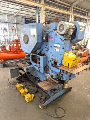 ポンチング　Punching Machine