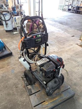 エンジン式高圧洗浄機　Washing Machine