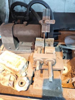 工具研削盤　Tool Grinding Machine